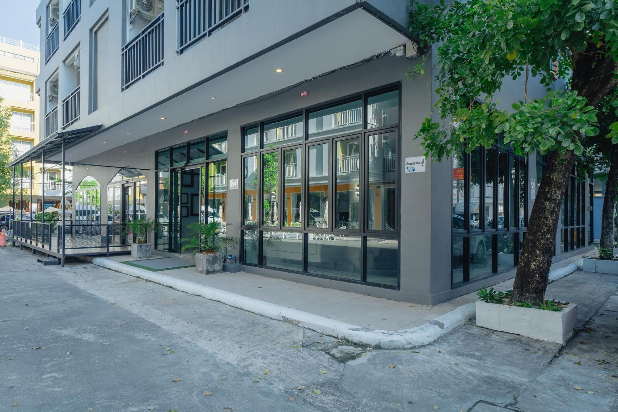 Di Yana Patong Hotel Luaran gambar